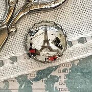 Paris Needle Minder